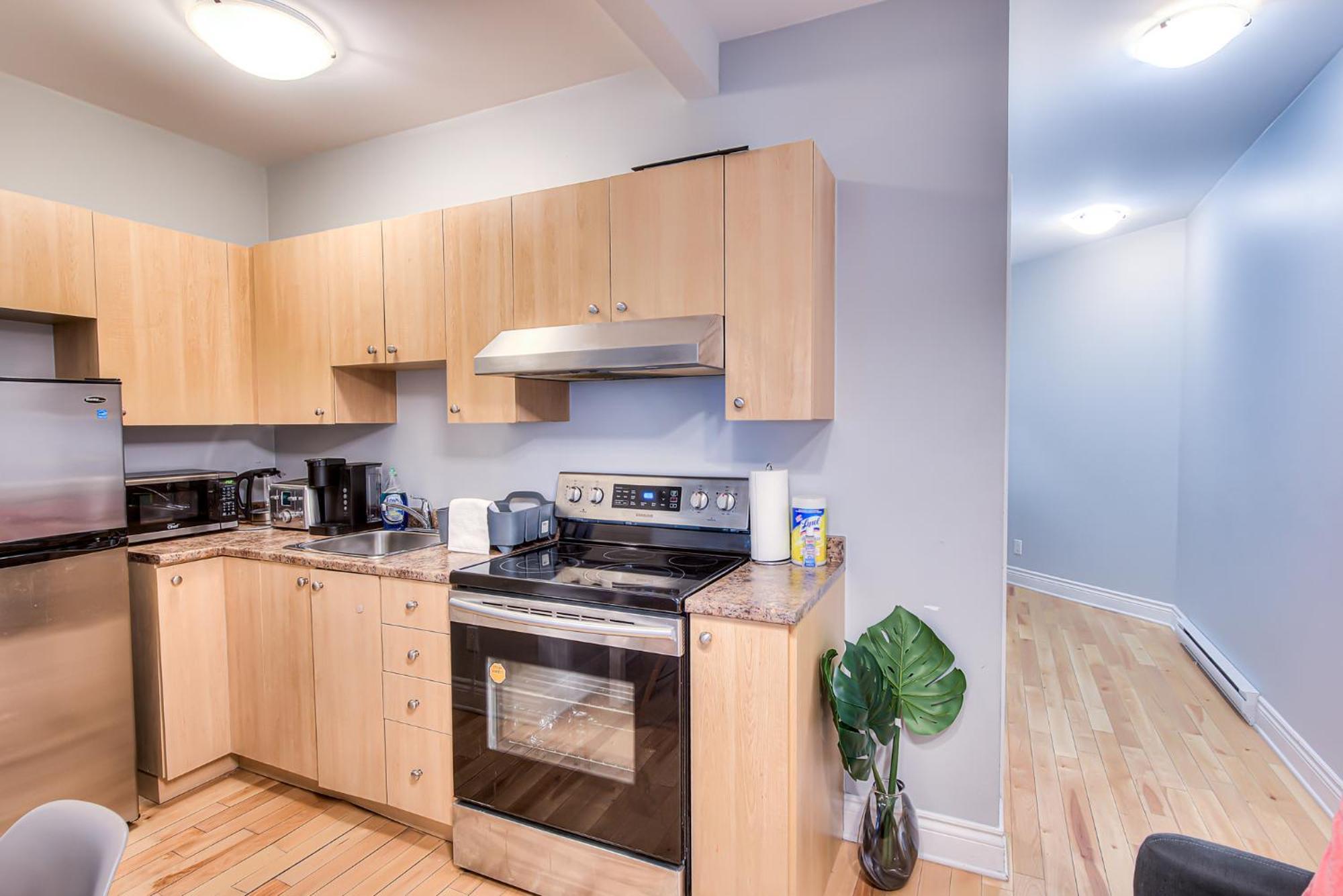 Premier Destination For Big Groups Mtl Vacation And Nightlife Apartment *